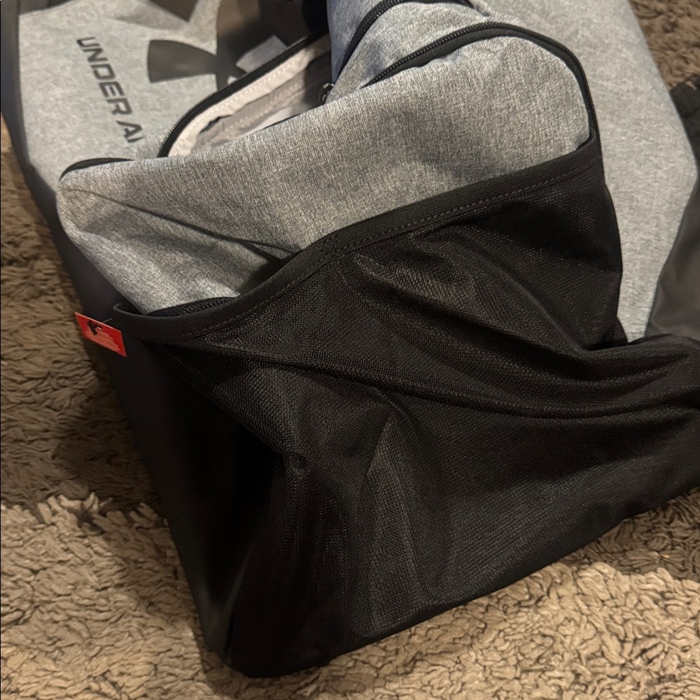 Under Armour Undeniable Black and Gray Duffel Bag large 101L - Picture 7 of 9